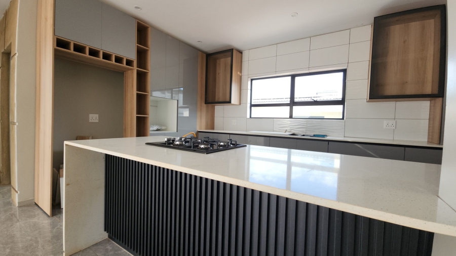 To Let 4 Bedroom Property for Rent in Melodie North West